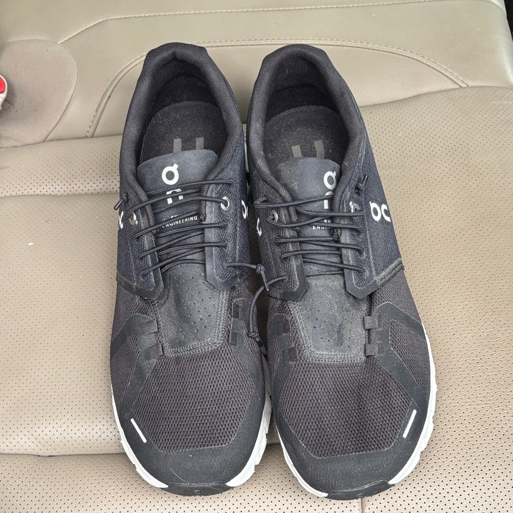 Perfect condition On Cloud running shoes men’s size 12 black